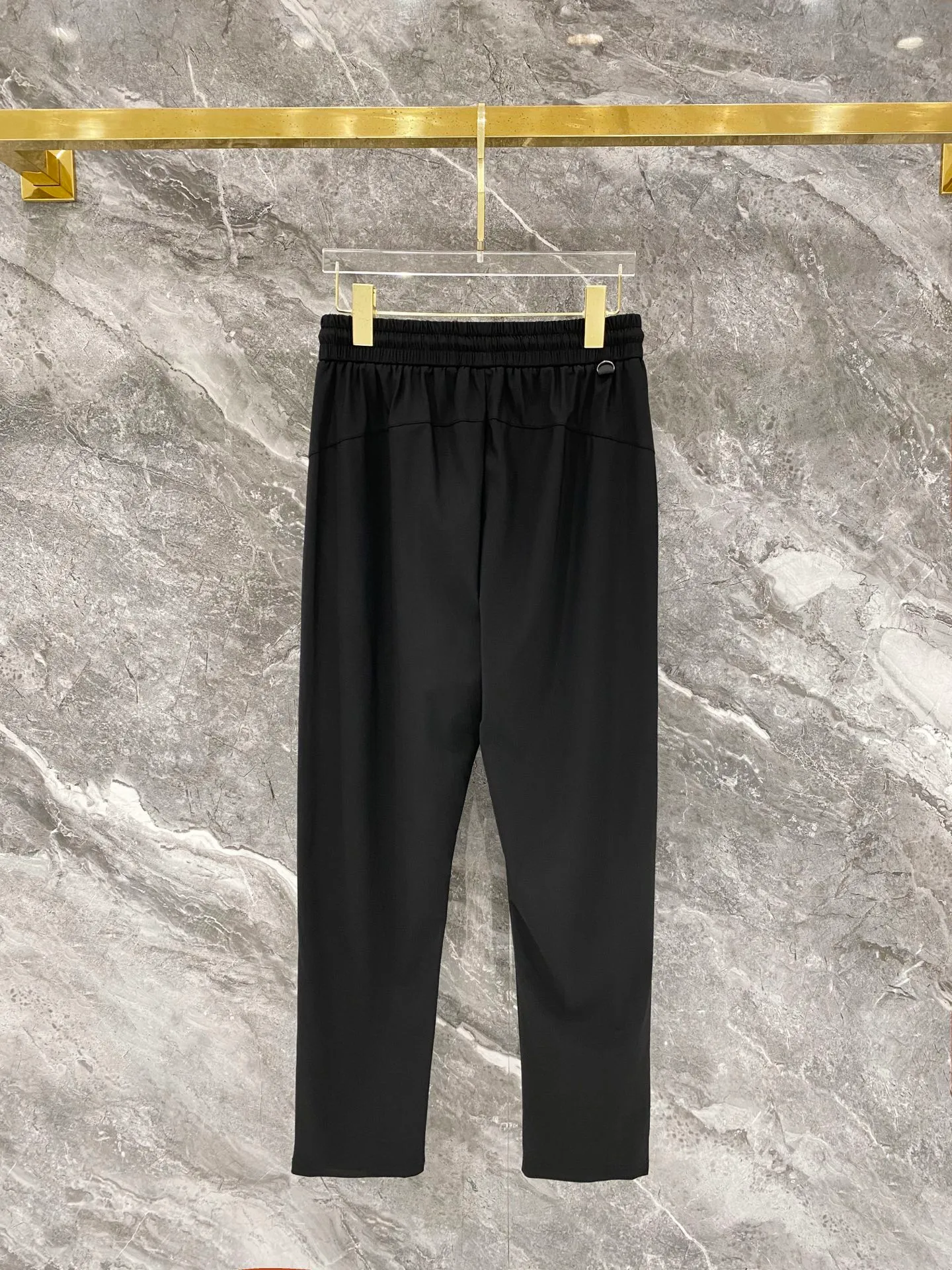 Kolon woven casual trousers counter summer New Arrival men's casual sports quick-drying trousers official sync! Keileshi Men's Shrunk High Quality Casual Pants! This brand is the most popular brand at the moment. Woven Breathable stretch fabric! The highest quality casual pants this season. You can tell from the details of the fabric. The fabric is breathable and comfortable, has good drape and is breathable without being close to the body! Very comfortable! Sizes:XL-5XL